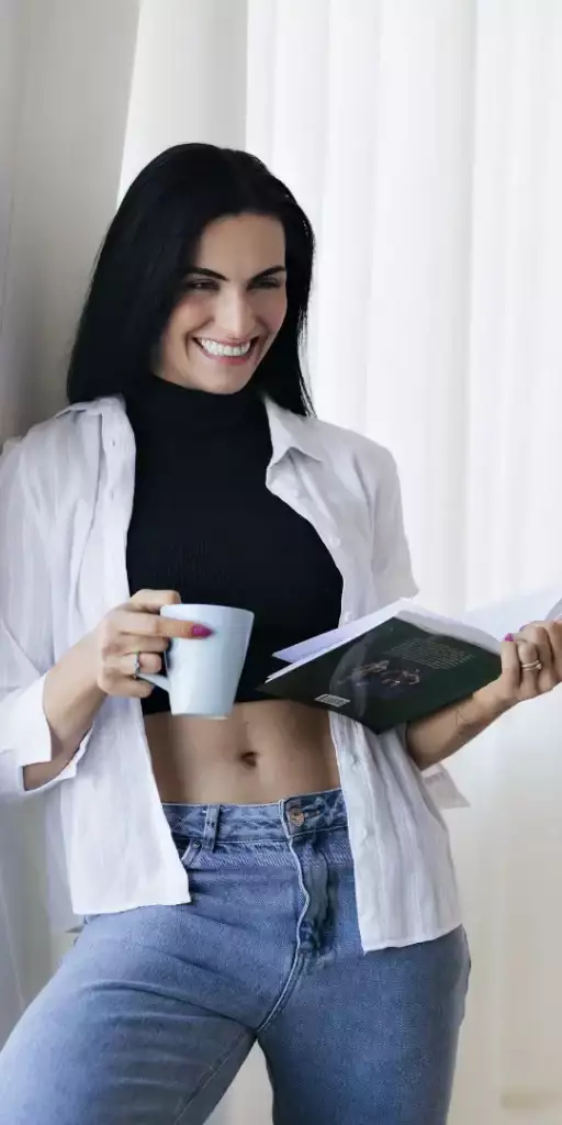 Juliana Borges, nutricionista em Goiânia, no consultório do Jardim América
